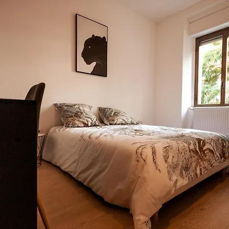 Spacious Modern Paisible Near Train Station Apartment *